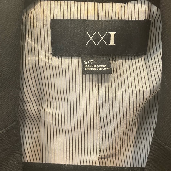 Forever21 Black Fitted Blazer - Picture 3 of 4